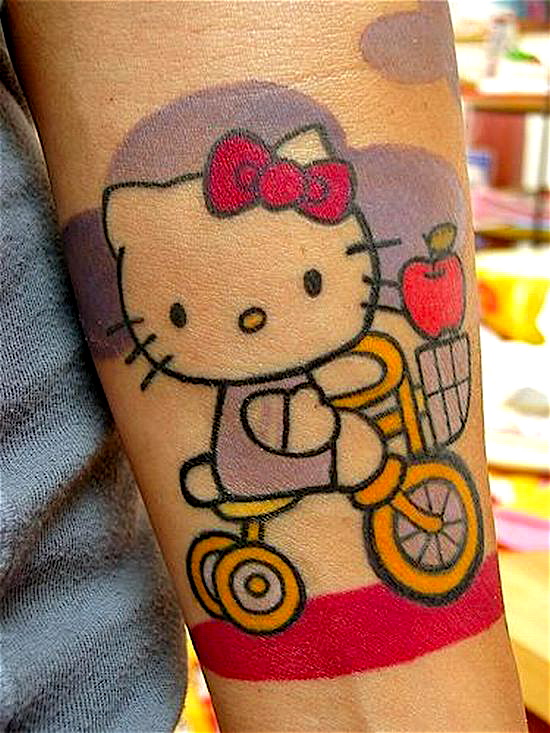 Hello Kitty Face Painting. Hello Kitty tattoo for MG?