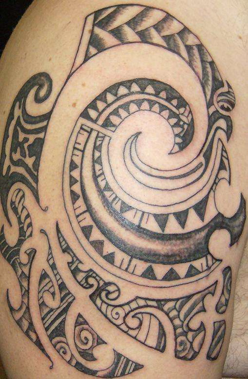 The Hawaiian tattoos are seen as a very prestigious rite. Hawaiian tattoos